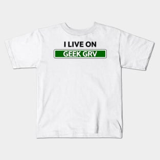 I live on Geek Grv Kids T-Shirt